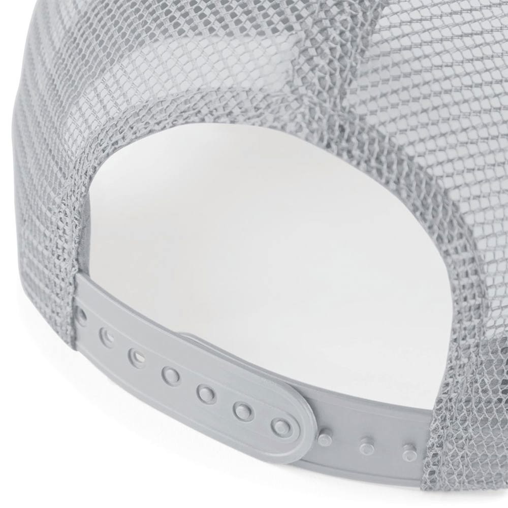 B640B - Kinderpet in mesh, verstelbaar aan de achterkant.